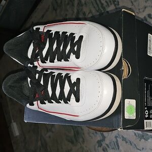Jordan Retro 2 Low"Chicago"/ 10.5M/Men's White and Black Sneakers